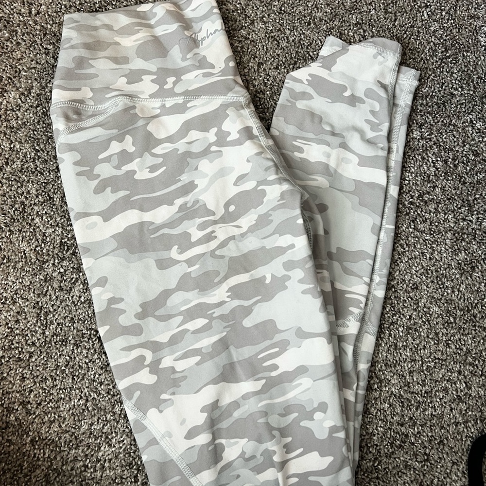 CAMO Alphalete criss cross leggings